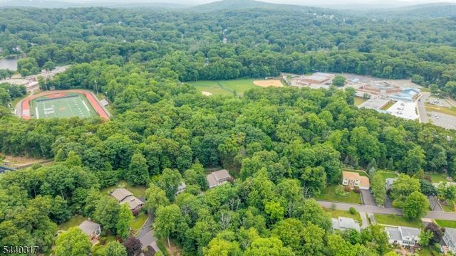 34 Wilcox Dr, Mountain Lakes Boro, NJ 07046
