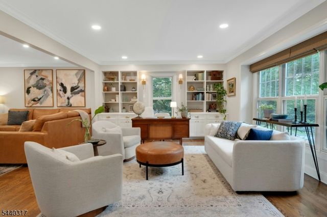 34 Wilcox Dr, Mountain Lakes Boro, NJ 07046