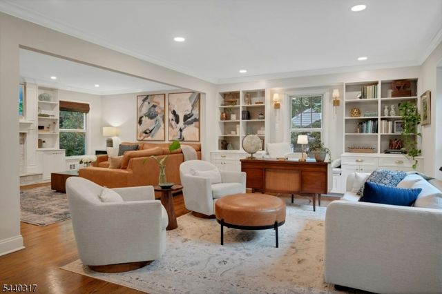 34 Wilcox Dr, Mountain Lakes Boro, NJ 07046