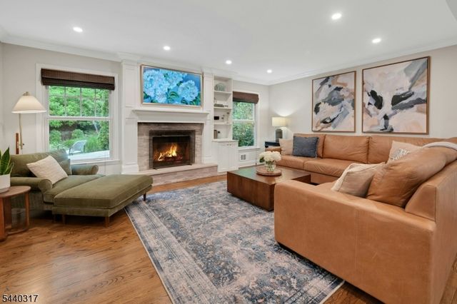 34 Wilcox Dr, Mountain Lakes Boro, NJ 07046