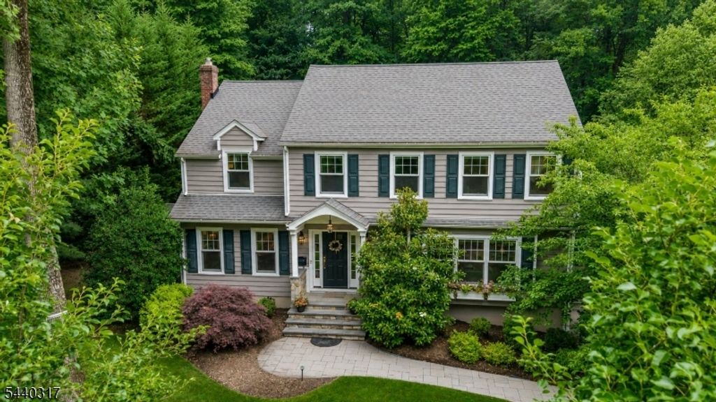 34 Wilcox Dr, Mountain Lakes Boro, NJ 07046
