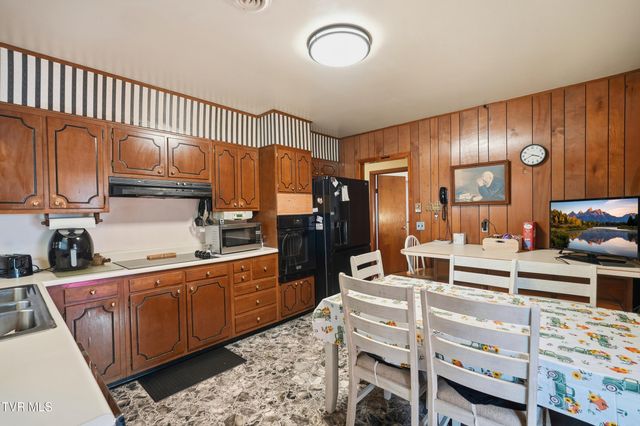 128 Northwest 10th Street, Norton, VA 24273