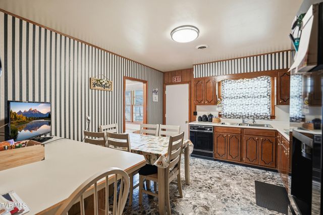 128 Northwest 10th Street, Norton, VA 24273