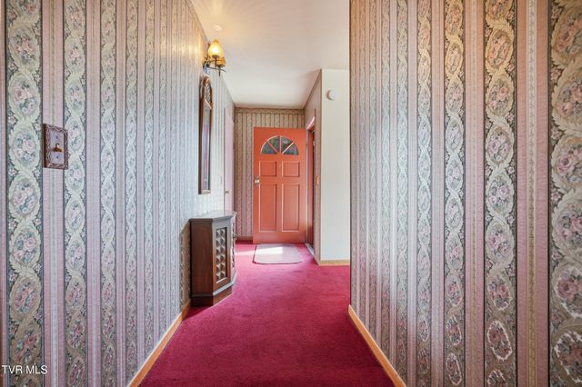 128 Northwest 10th Street, Norton, VA 24273