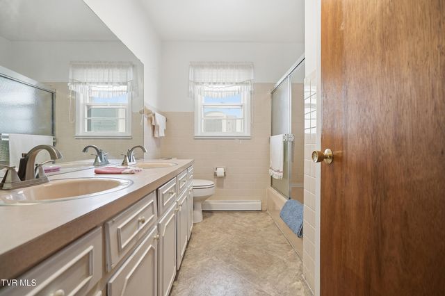 128 Northwest 10th Street, Norton, VA 24273