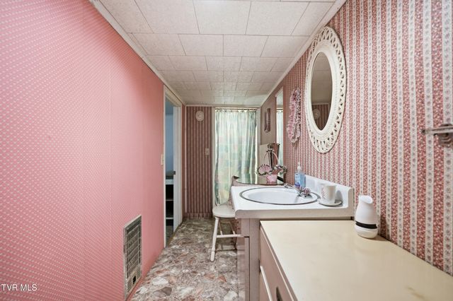 128 Northwest 10th Street, Norton, VA 24273