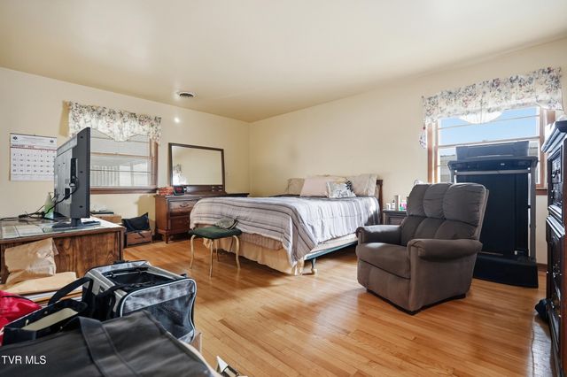 128 Northwest 10th Street, Norton, VA 24273