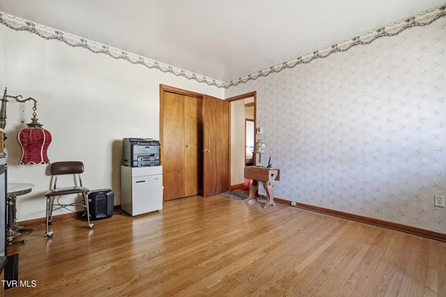 128 Northwest 10th Street, Norton, VA 24273