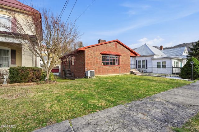 128 Northwest 10th Street, Norton, VA 24273