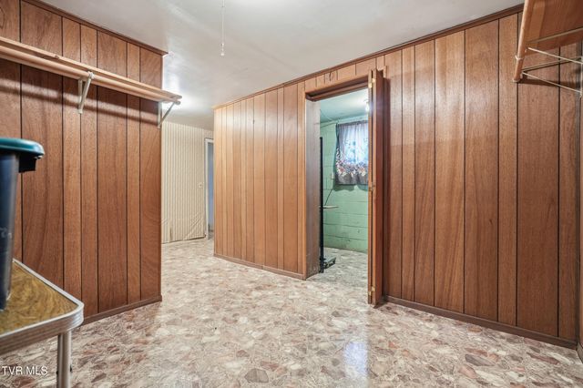 128 Northwest 10th Street, Norton, VA 24273