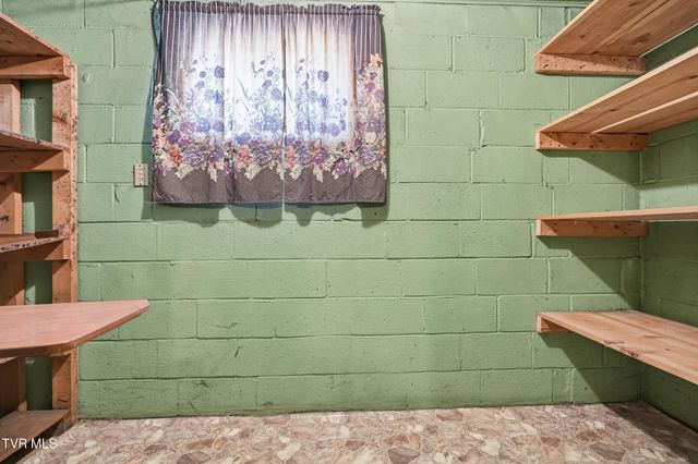 128 Northwest 10th Street, Norton, VA 24273