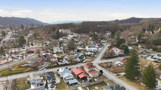 128 Northwest 10th Street, Norton, VA 24273