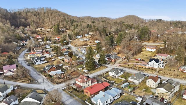 128 Northwest 10th Street, Norton, VA 24273