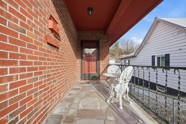 128 Northwest 10th Street, Norton, VA 24273