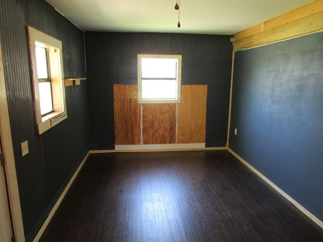 841 S 5th Avenue, Munday, TX 76371