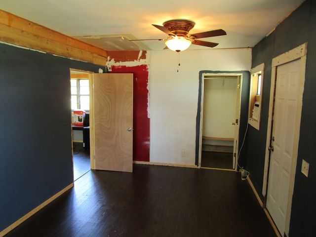 841 S 5th Avenue, Munday, TX 76371