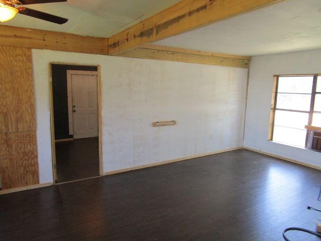 841 S 5th Avenue, Munday, TX 76371