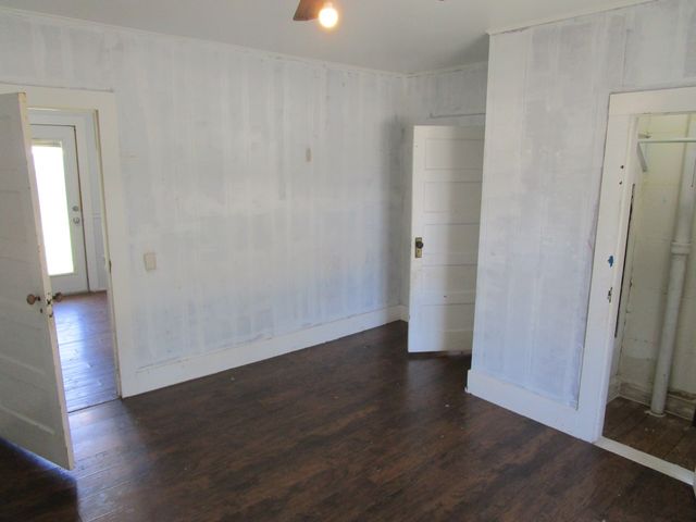 841 S 5th Avenue, Munday, TX 76371