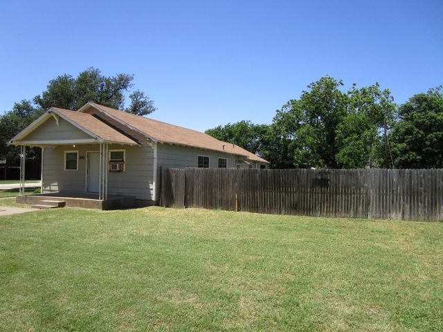 841 S 5th Avenue, Munday, TX 76371