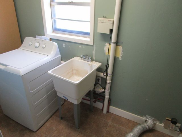 841 S 5th Avenue, Munday, TX 76371