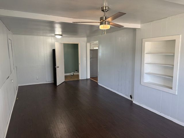 841 S 5th Avenue, Munday, TX 76371