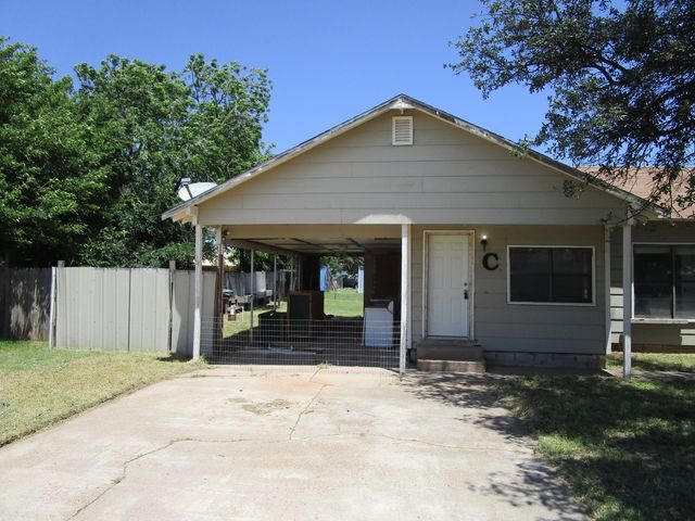 841 S 5th Avenue, Munday, TX 76371