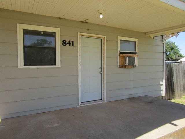 841 S 5th Avenue, Munday, TX 76371