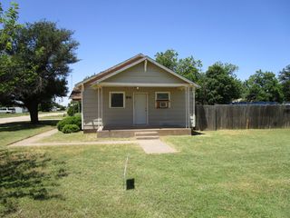 841 S 5th Avenue, Munday, TX 76371