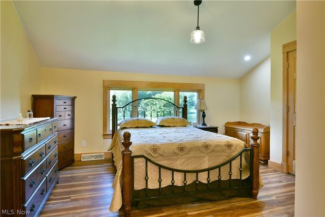 5305 Warren Sharon Road, Vienna, OH 44473