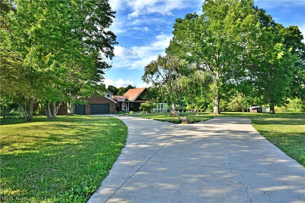 5305 Warren Sharon Road, Vienna, OH 44473