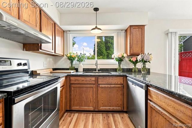456 Farmridge Court, Rochester, MI 48307