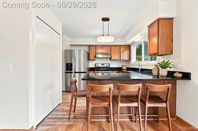 456 Farmridge Court, Rochester, MI 48307