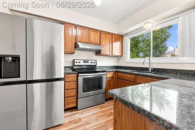 456 Farmridge Court, Rochester, MI 48307