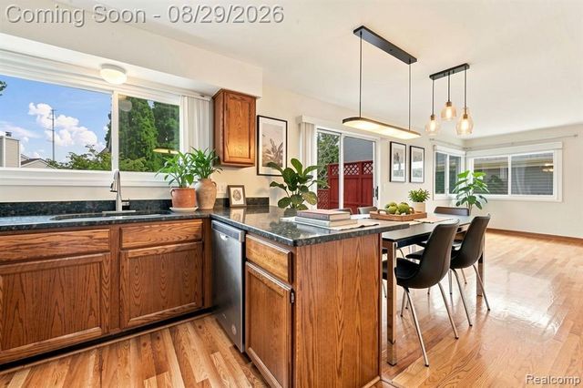 456 Farmridge Court, Rochester, MI 48307