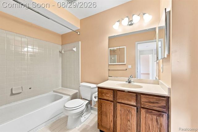 456 Farmridge Court, Rochester, MI 48307