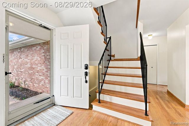 456 Farmridge Court, Rochester, MI 48307