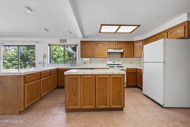 2724 Stewart Avenue, Minden, NV 89423