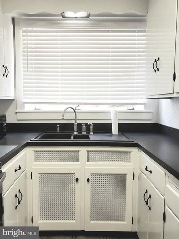 120 N MAPLE AVE, Martinsburg, WV 25401