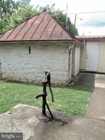 120 N MAPLE AVE, Martinsburg, WV 25401