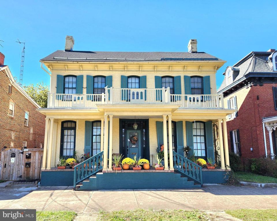 120 N MAPLE AVE, Martinsburg, WV 25401