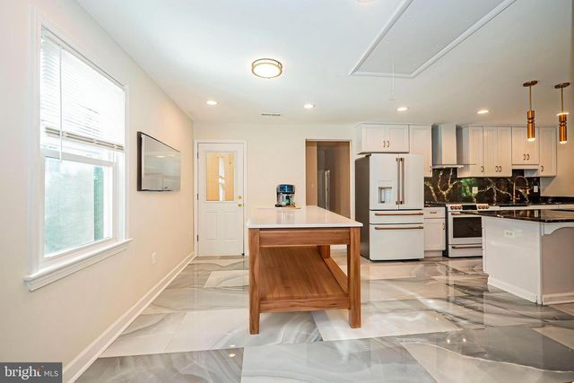 2923 FAIRHILL RD, Fairfax, VA 22031