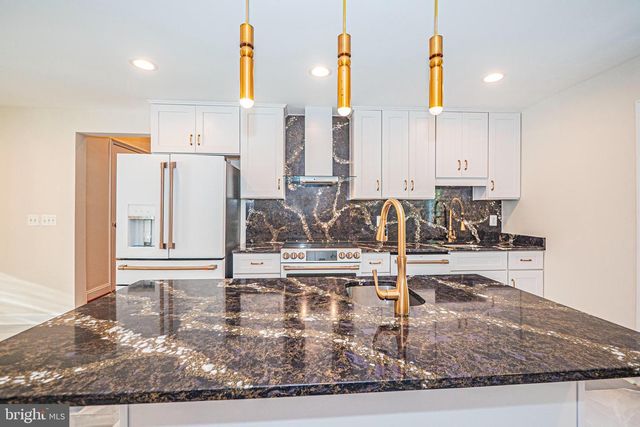 2923 FAIRHILL RD, Fairfax, VA 22031