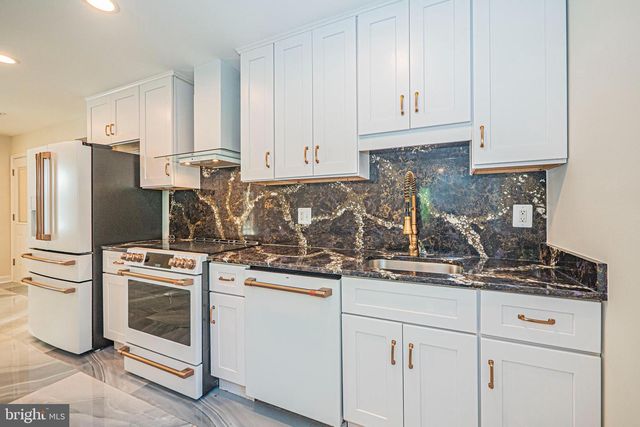 2923 FAIRHILL RD, Fairfax, VA 22031