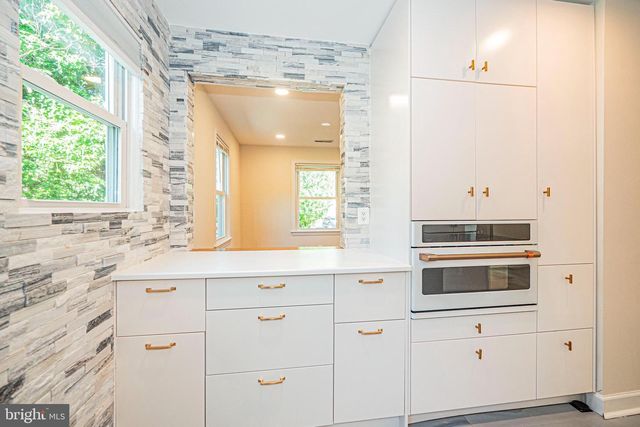 2923 FAIRHILL RD, Fairfax, VA 22031