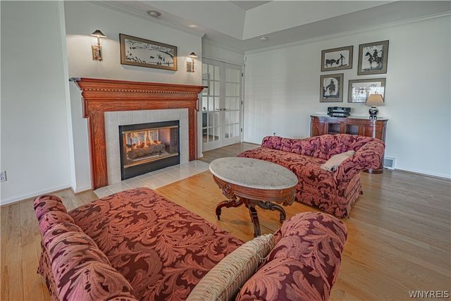 9 Saint Charles Ct, Amherst, NY 14221