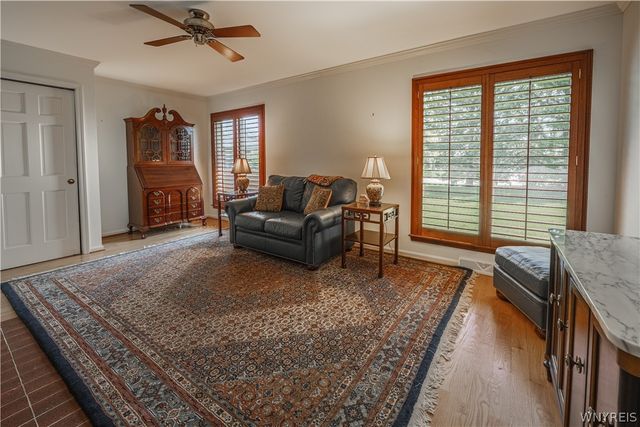 9 Saint Charles Ct, Amherst, NY 14221