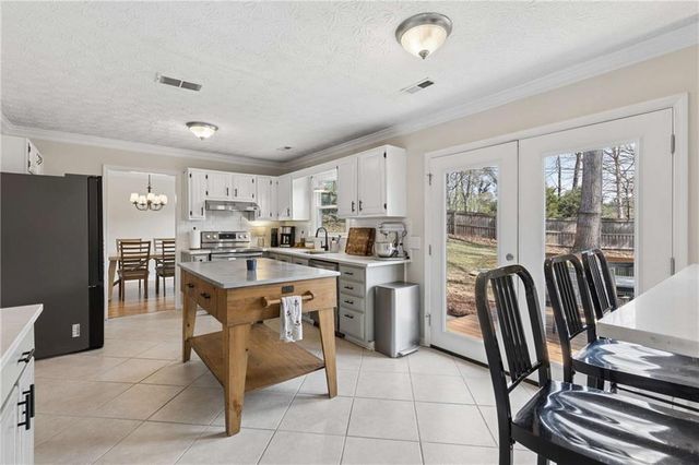 609 Farmbrook Trail NE, Kennesaw, GA 30144