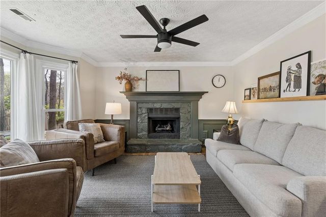 609 Farmbrook Trail NE, Kennesaw, GA 30144