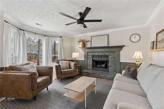 609 Farmbrook Trail NE, Kennesaw, GA 30144