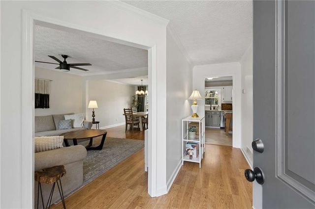 609 Farmbrook Trail NE, Kennesaw, GA 30144